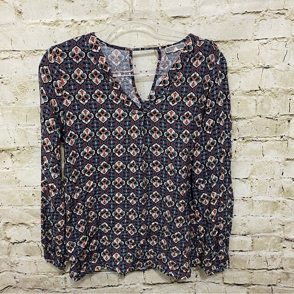 Pleione Gray Mosaic Print V Neck Long Sleeve Blouse